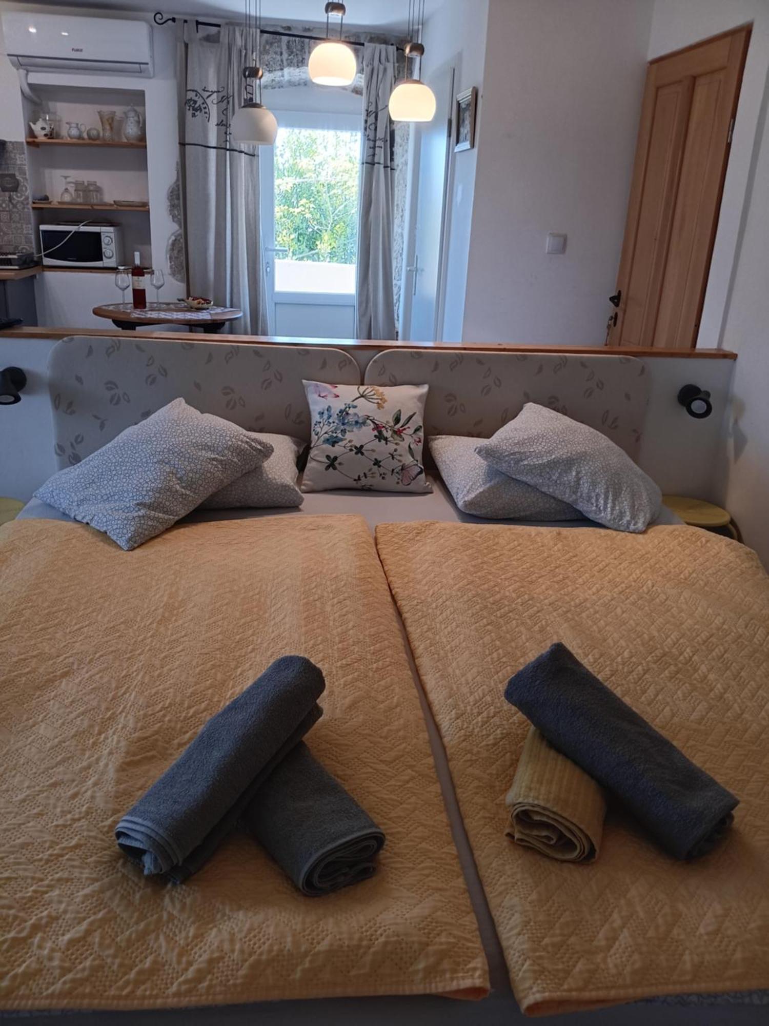 Studio Apartmani Sverko Пунат Экстерьер фото