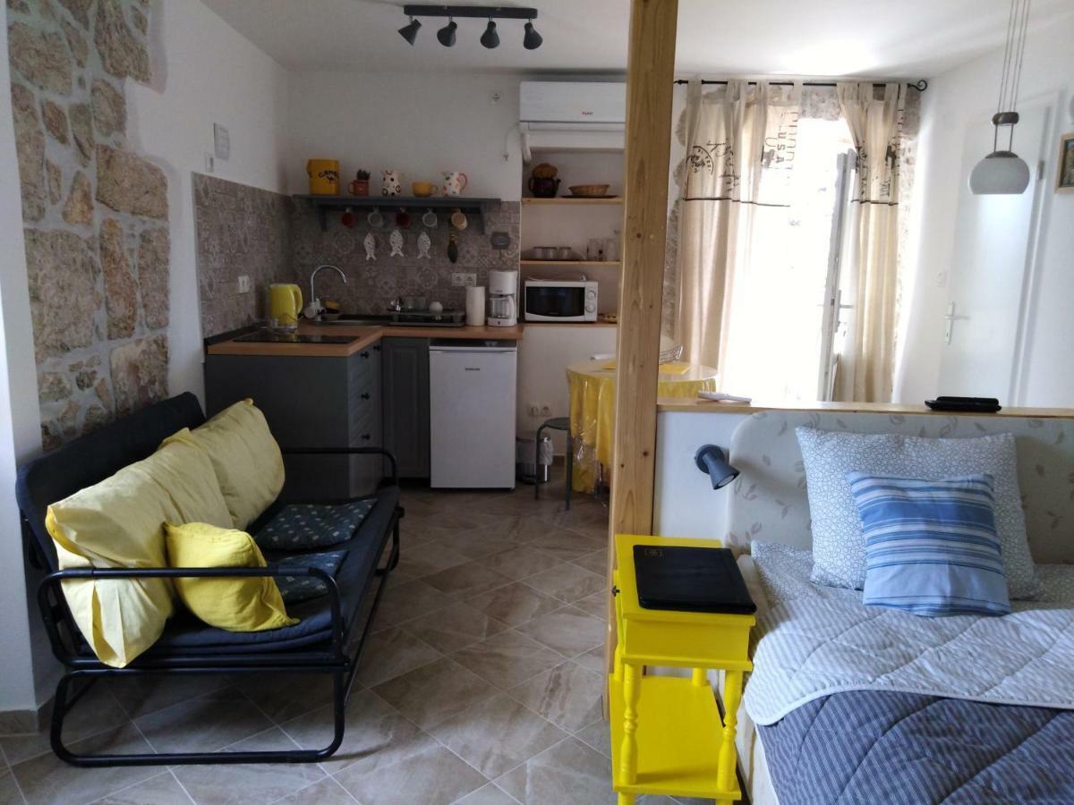 Studio Apartmani Sverko Пунат Экстерьер фото