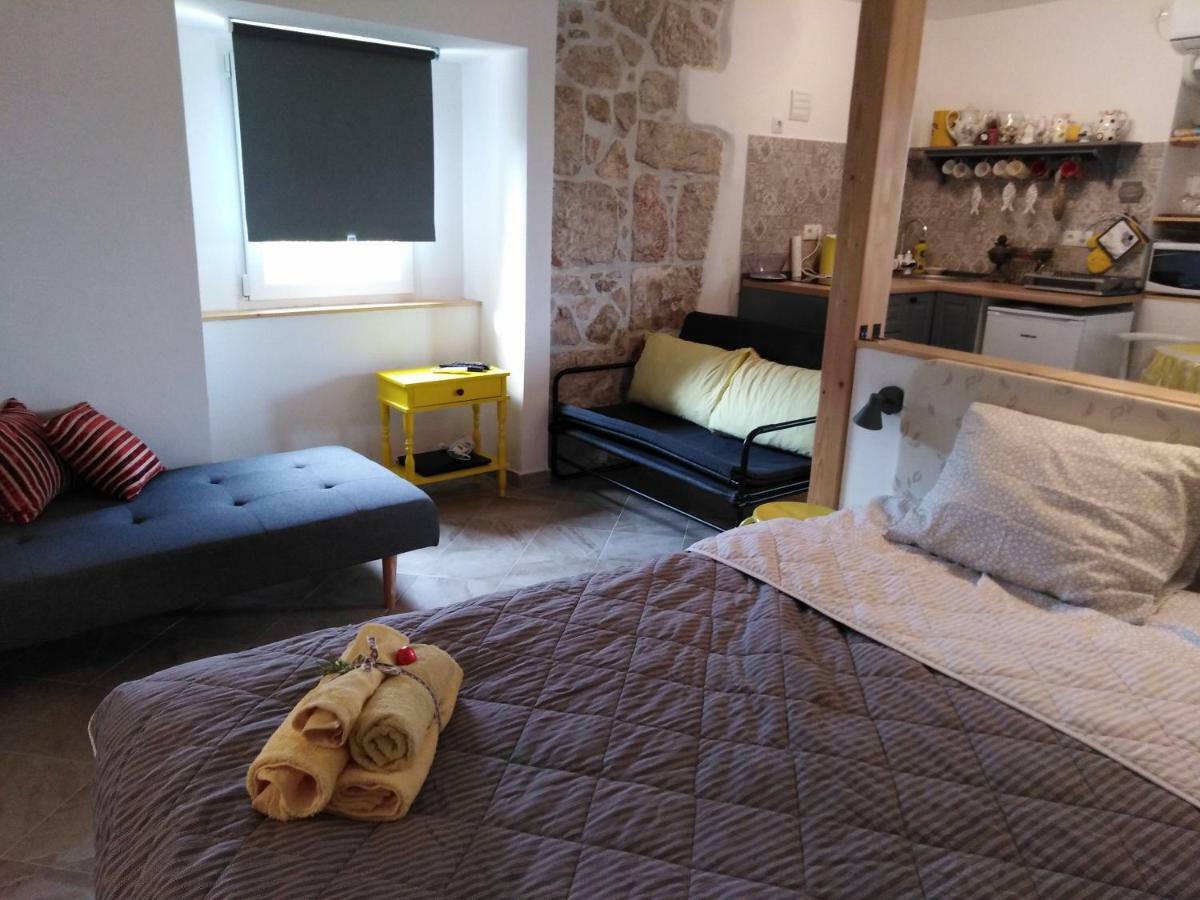 Studio Apartmani Sverko Пунат Экстерьер фото